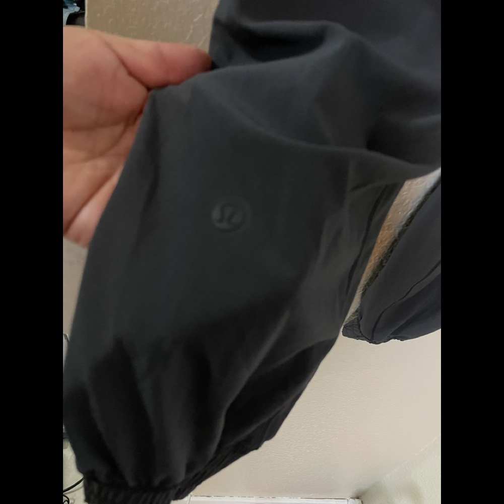 Lululemon - Picture 3 of 4
